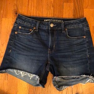 🦋AE AMERICAN EAGLE TOMGIRL DENIM SHORTS SIZE 4